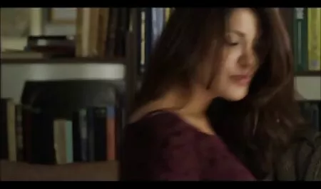 Sexy porno des femmes enceinte babe a apporté la médecine de grand-père et s'assit sur sa bite